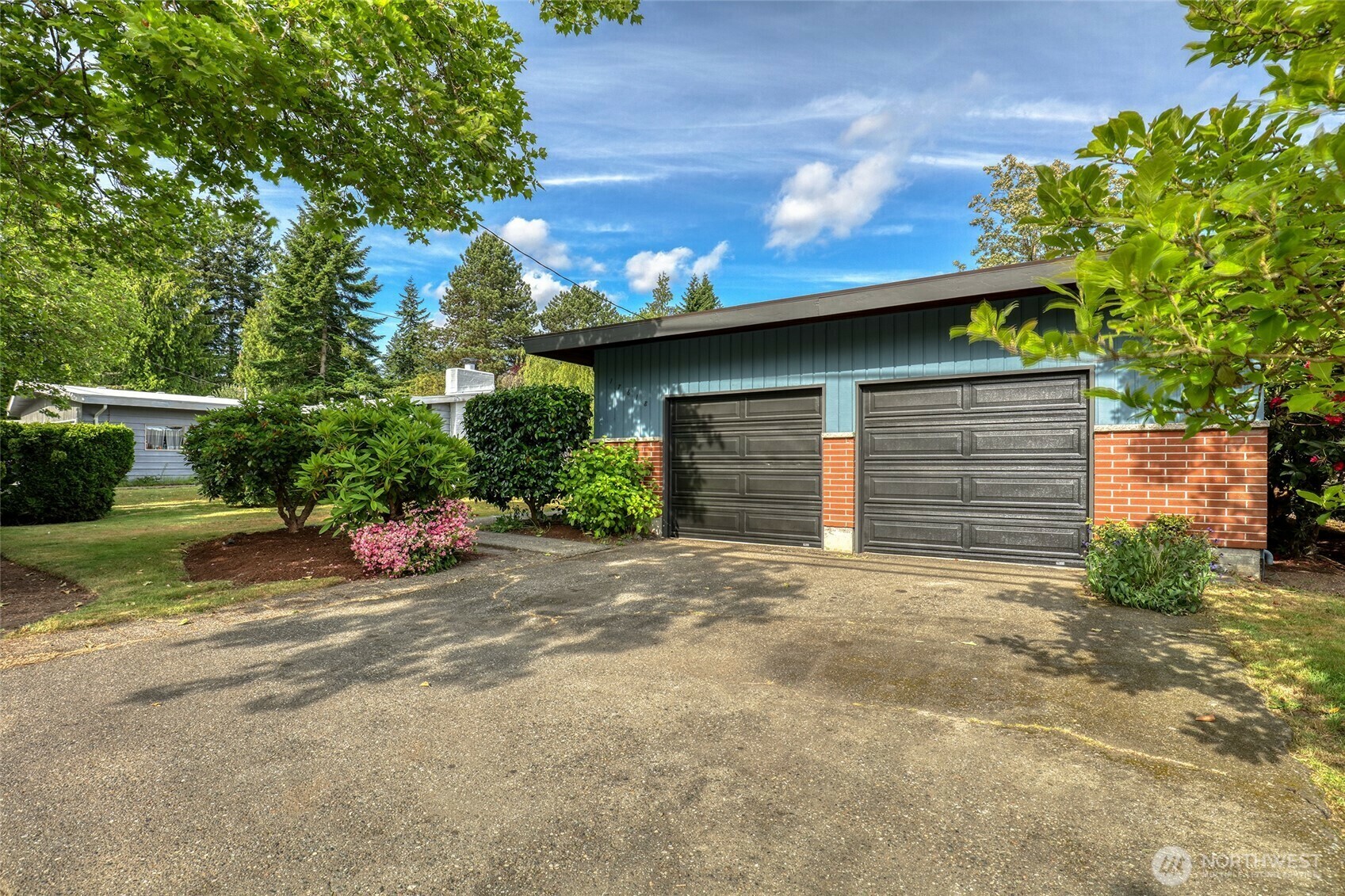Property Photo: 17618 Meridian Avenue N WA 98133