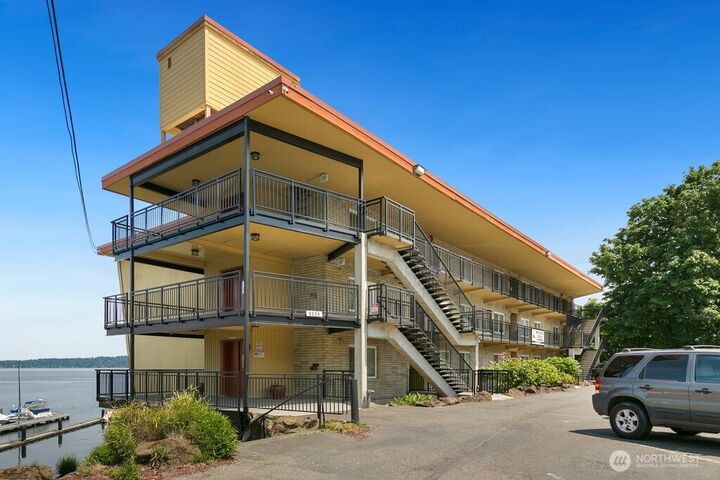 Property Photo: 9520 Rainier Avenue S 202 WA 98118