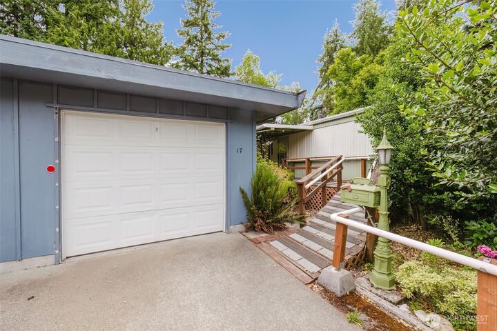 Property Photo: 6521 SE Mile Hill Drive 17 WA 98366