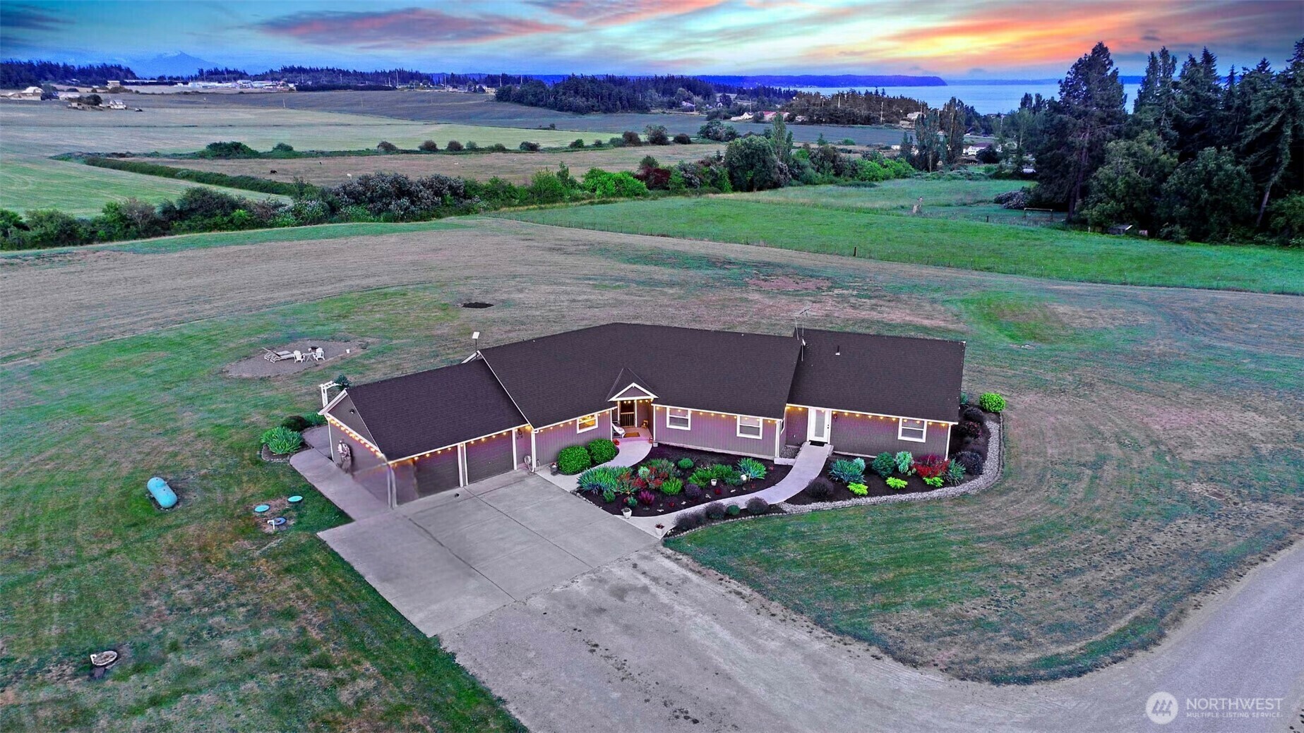 Property Photo: 1010 Mallard Lane WA 98282