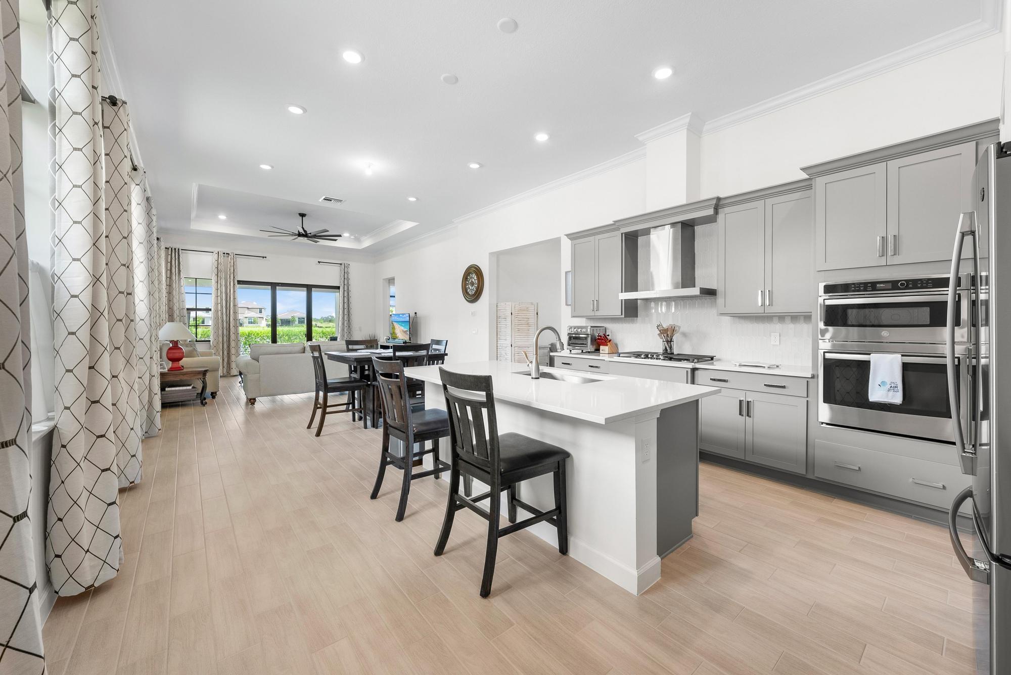 Property Photo: 521 SE Fascino Circle FL 34984