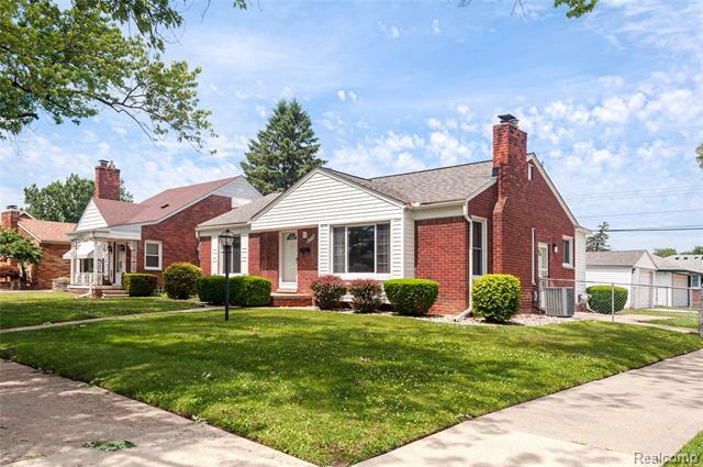 Property Photo: 16555 Juliana Avenue MI 48021