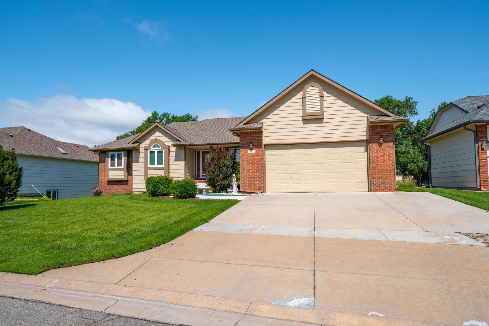 Property Photo:  105 S Brownthrush Cir  KS 67209