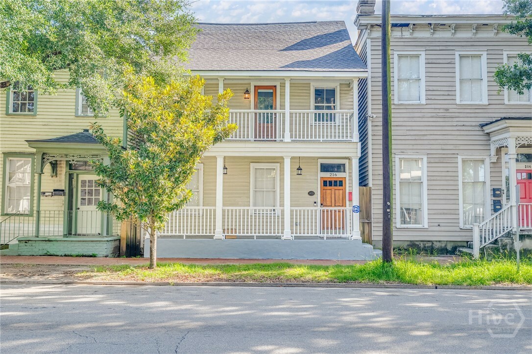 Property Photo:  216 W Henry Street  GA 31401 