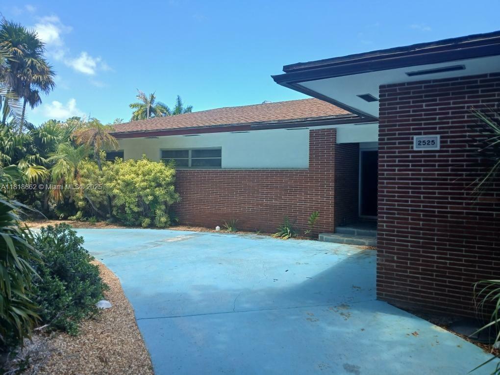 Property Photo: 2525 Flamingo Pl FL 33140