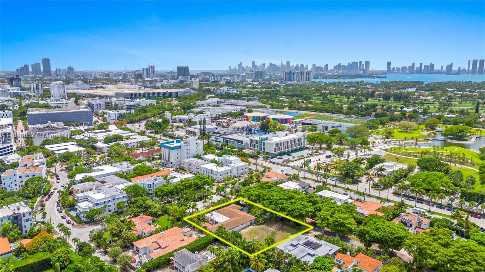 Property Photo: 2525 Flamingo Pl FL 33140