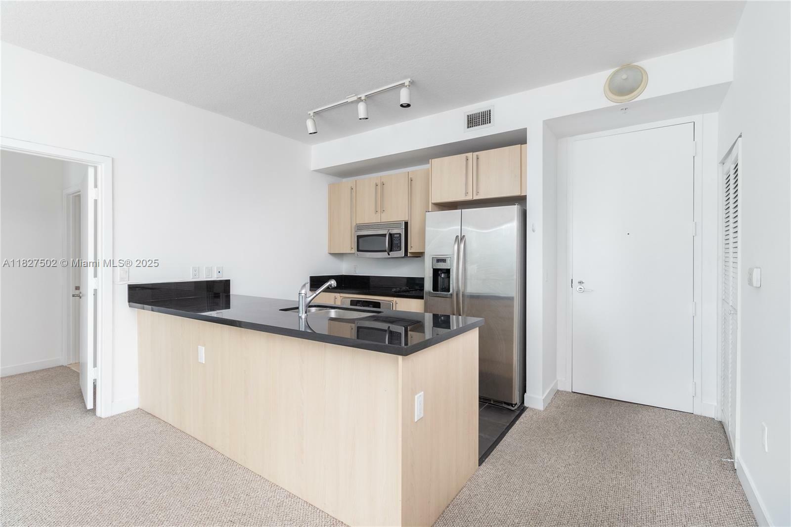 Property Photo: 1111 SW 1st Ave 2423-N FL 33130