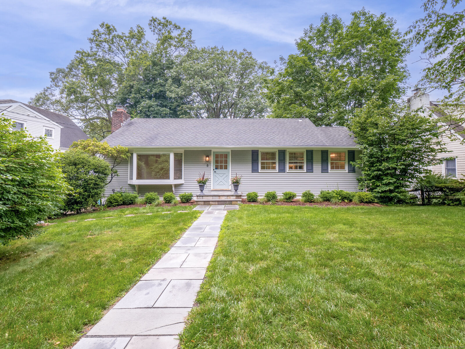 Property Photo: 8 Hillcrest Avenue CT 06820