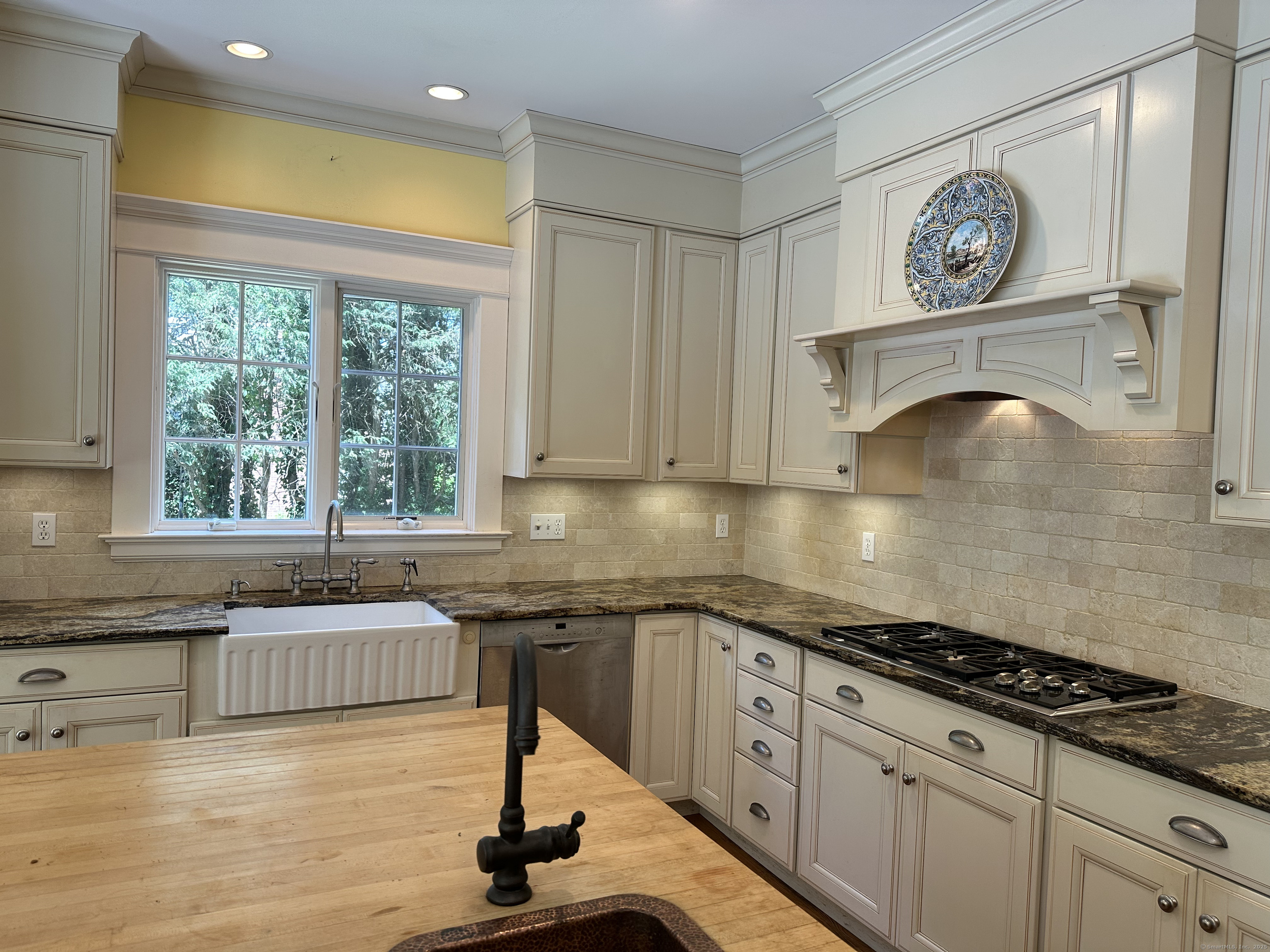 Property Photo: 1666 Ridge Road CT 06473