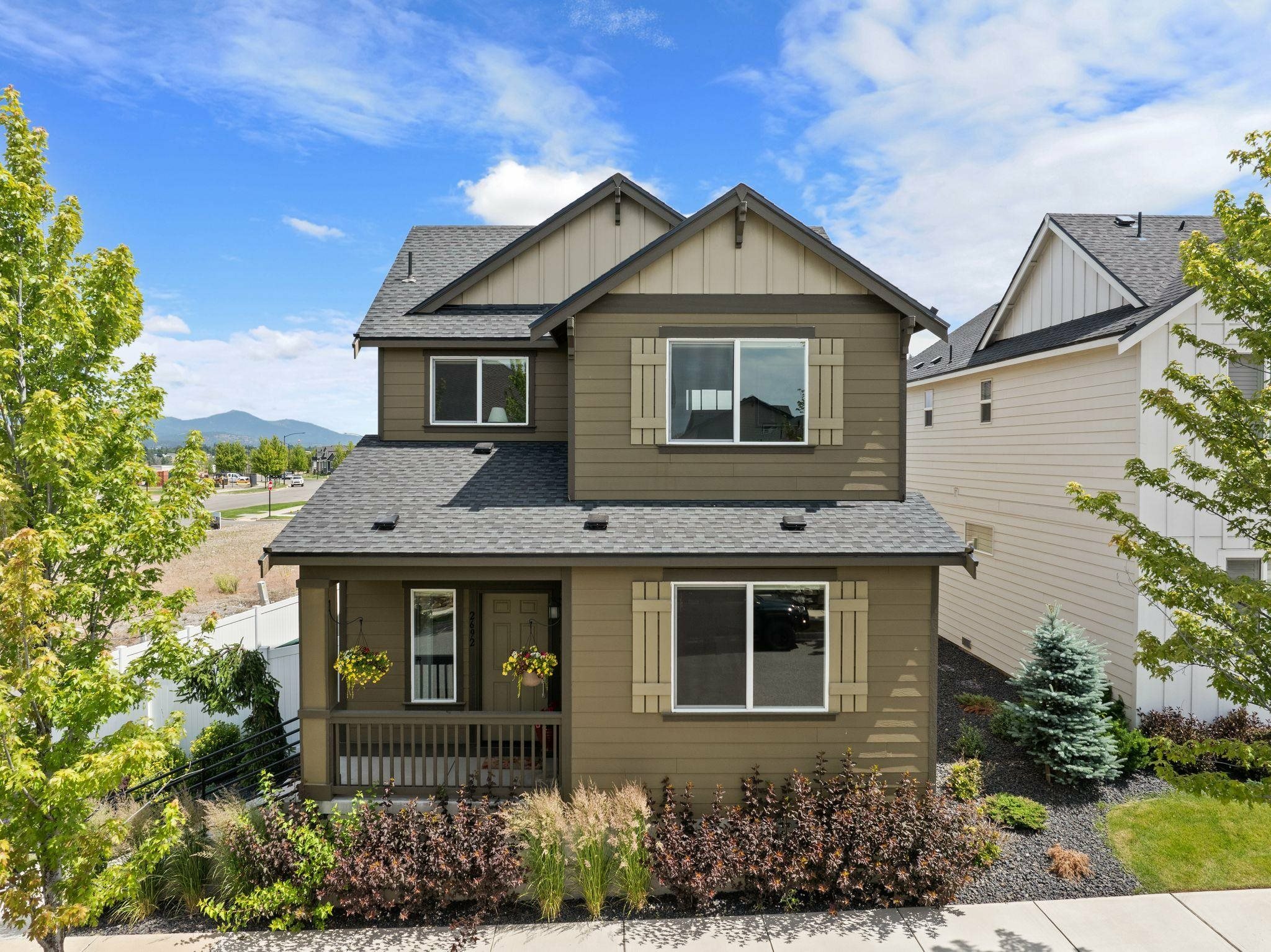 Property Photo: 2692 N Swainson Ln WA 99019
