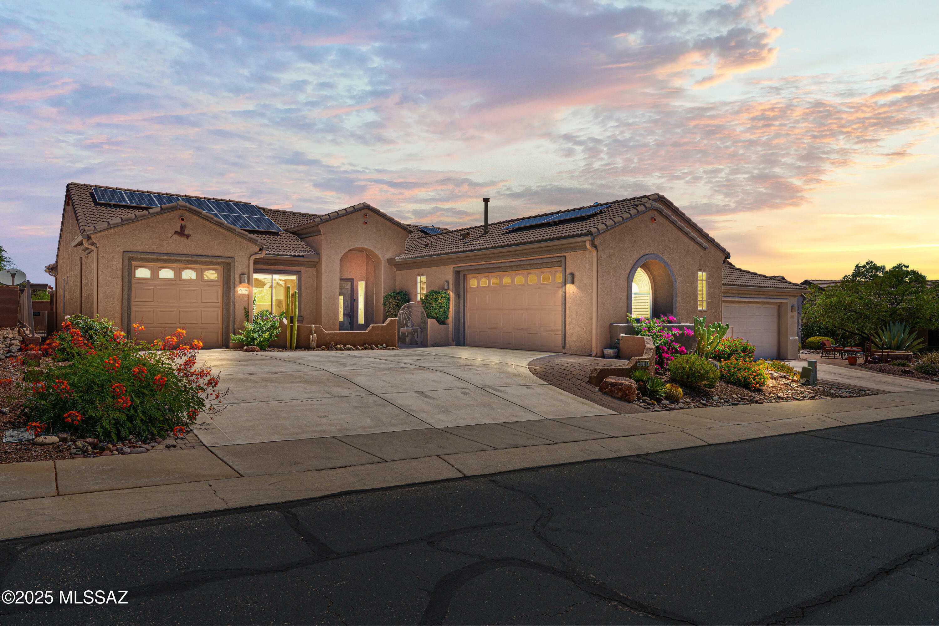 Property Photo:  2006 W Cactus Run Drive  AZ 85622 