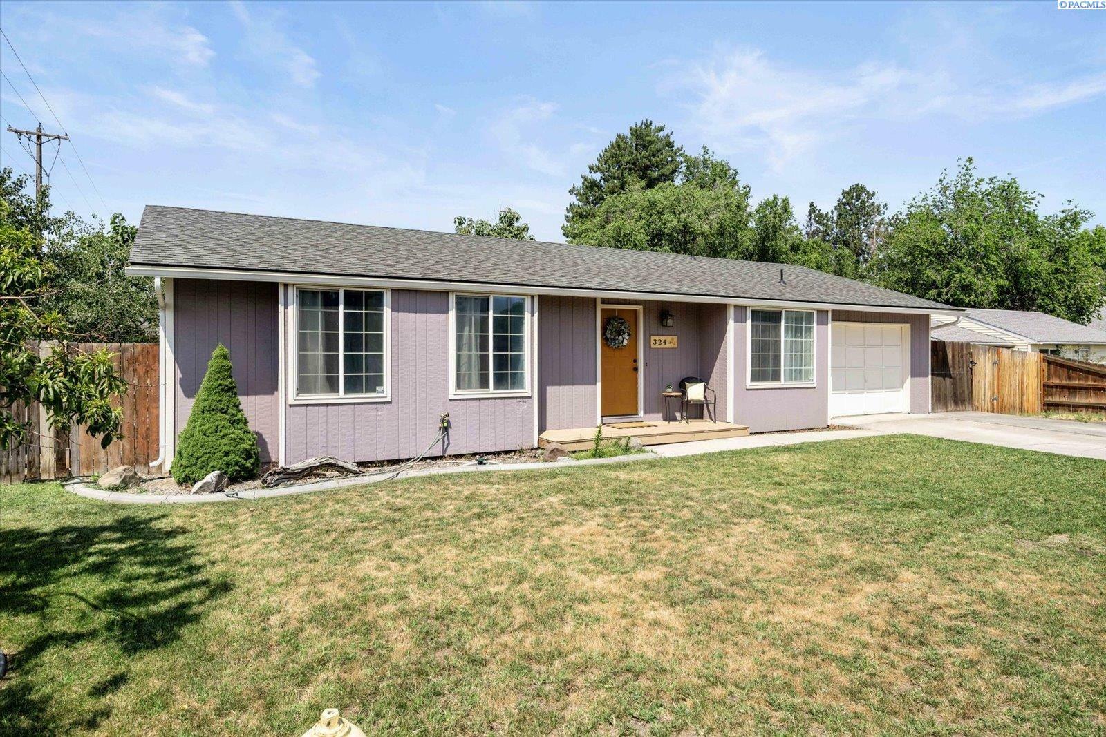 Property Photo: 324 S Zinser WA 99336