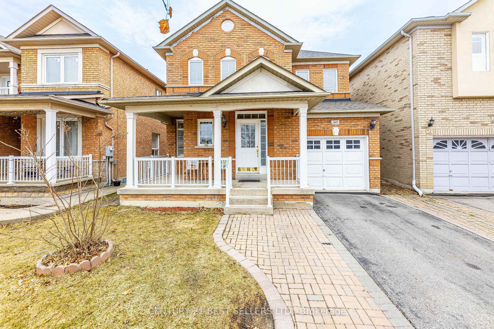 Photo de la propriété: 3852 Oland Drive ON L5M 6M8