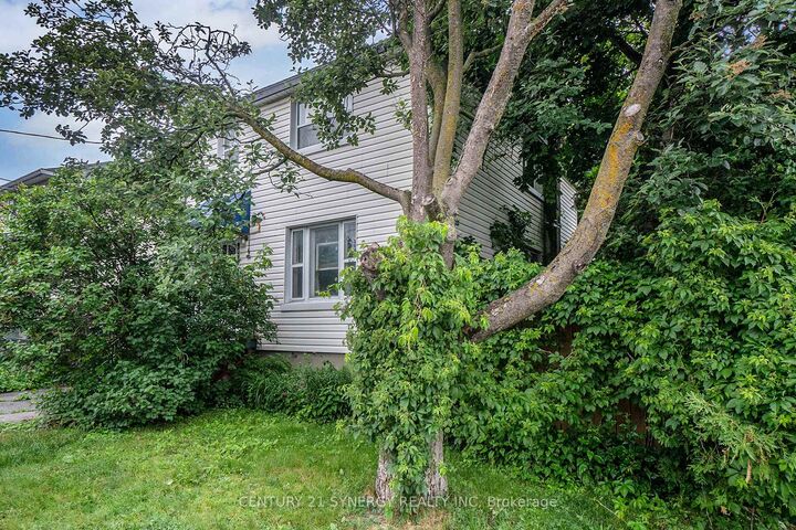 Property Photo: 327 Richelieu Avenue ON K1L 6J8