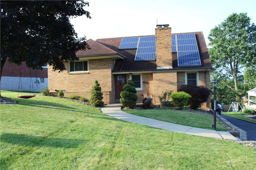 Property Photo: 533 Charlotte Dr PA 15236
