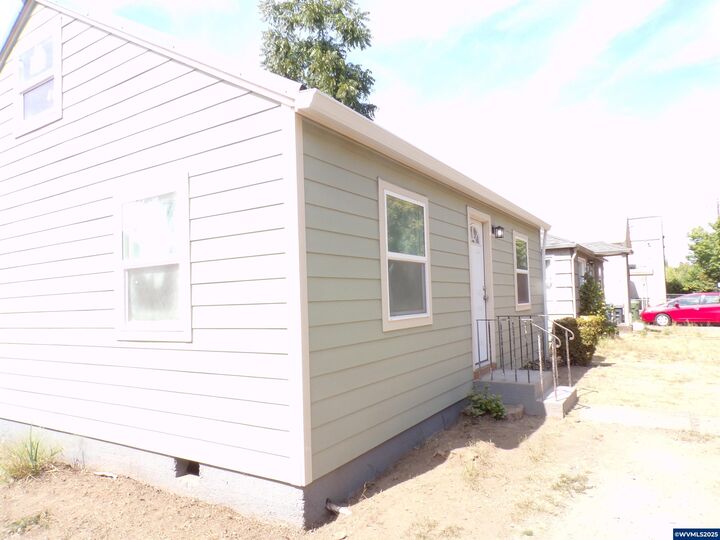Property Photo:  1925 Liberty St NE  OR 97301 