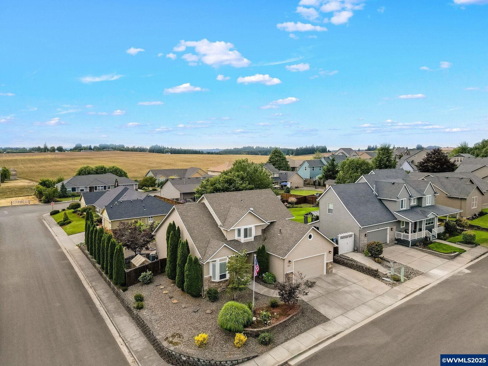 Property Photo: 413 NW Harold St OR 97385