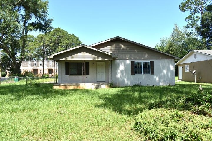 Property Photo: 1207 S Cleveland Street GA 31701