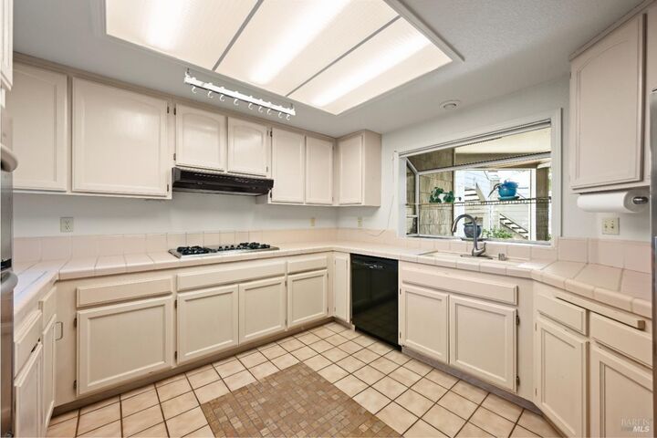 Property Photo:  2111 Stonefield Lane  CA 95403 