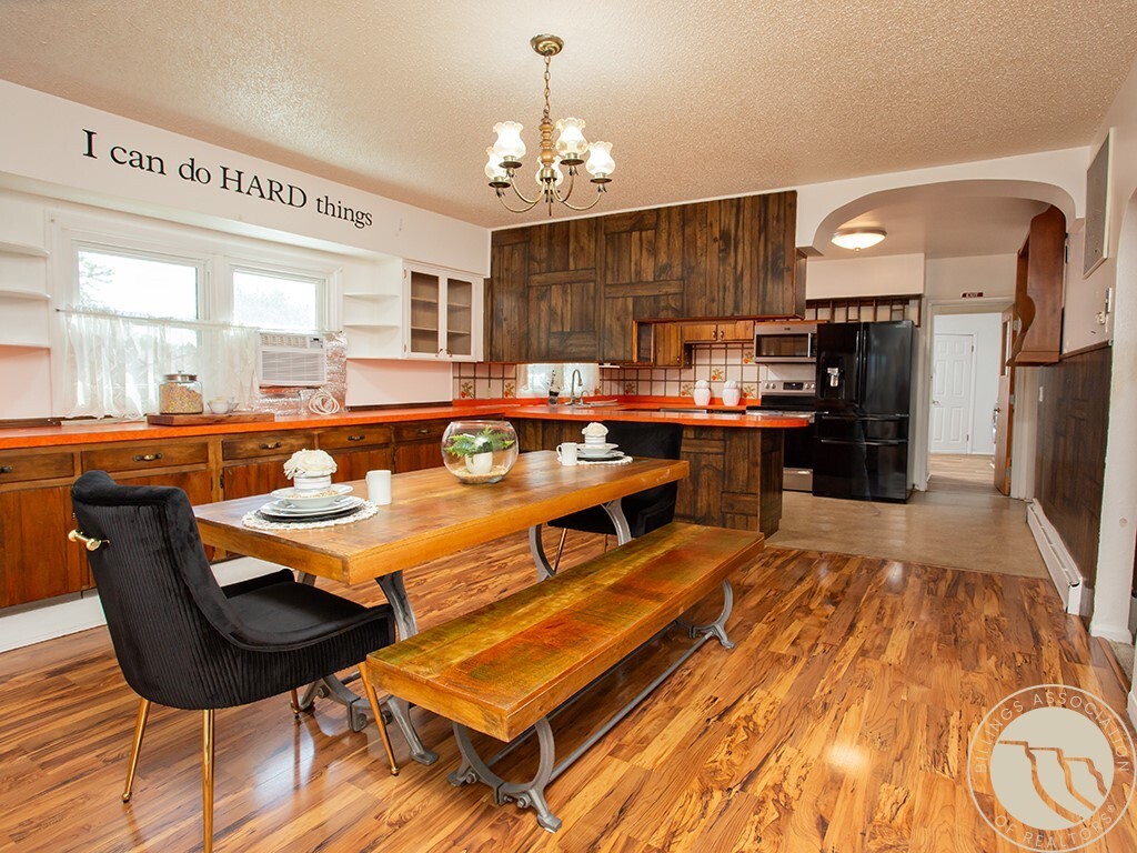 Property Photo: 3203 Lynn Ave MT 59102