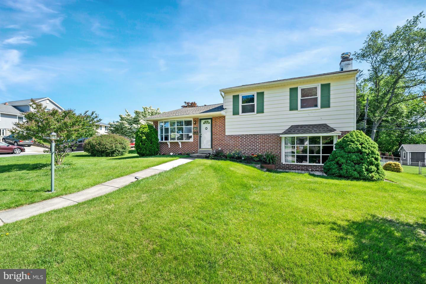 Property Photo: 411 Parkstone Way PA 19008