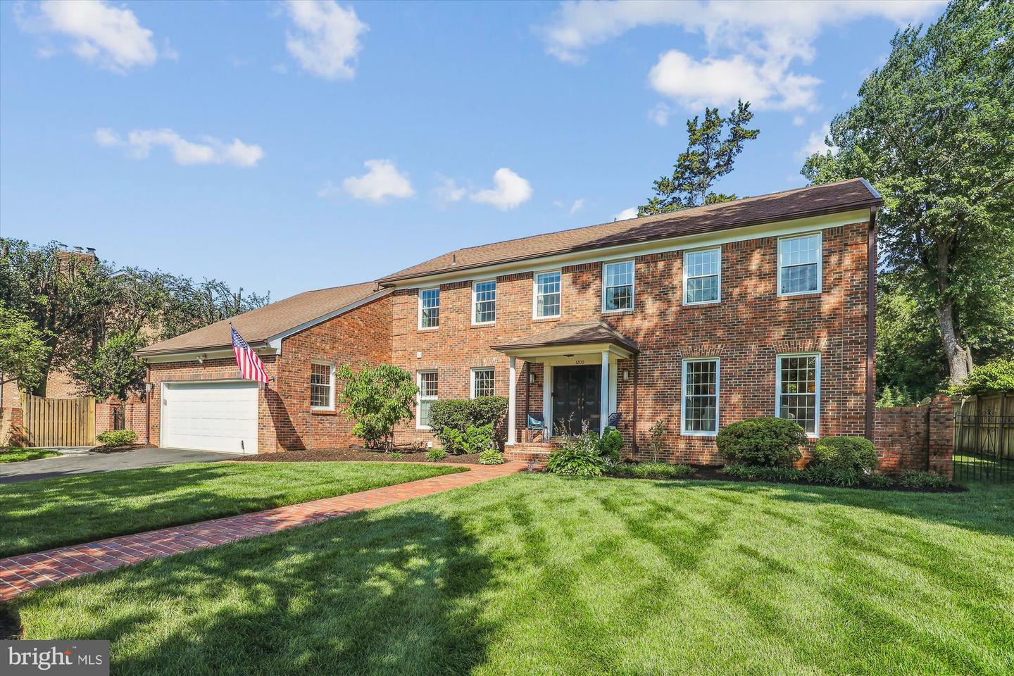 Property Photo: 1200 N Gaillard Street VA 22304
