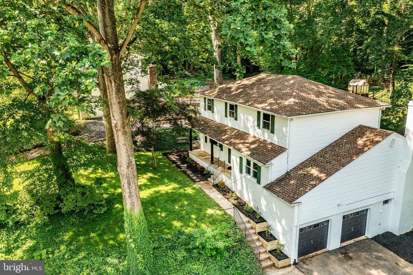 Property Photo:  4 Blue Jay Drive  DE 19713 