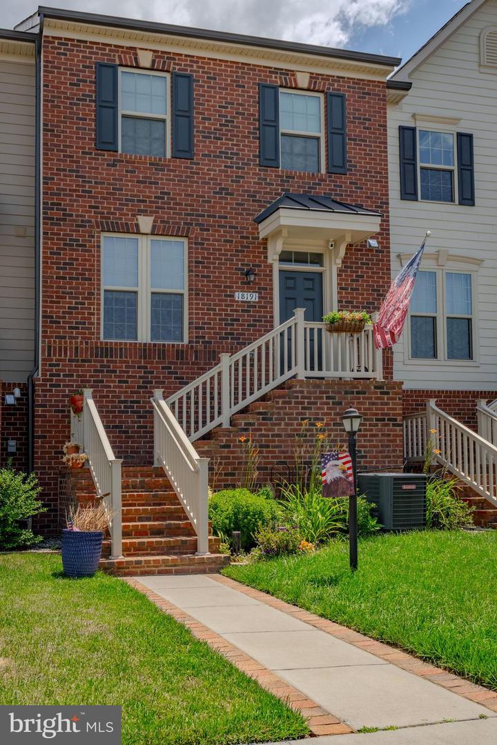 Property Photo: 18191 Red Mulberry Road VA 22026