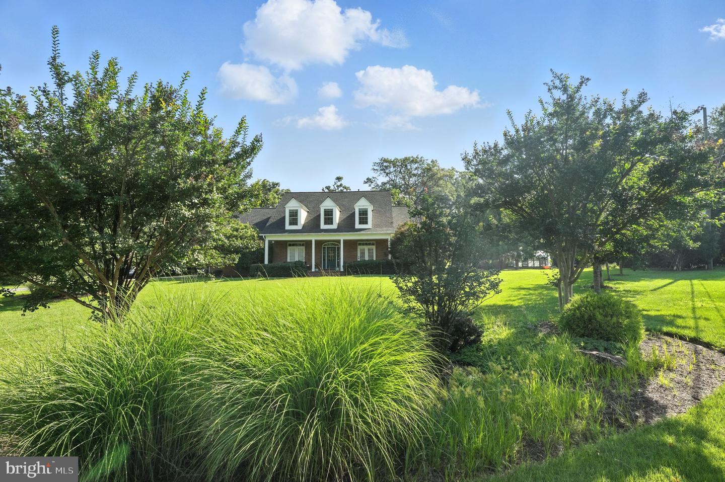 Property Photo: 5611 Edgemont Drive VA 22310