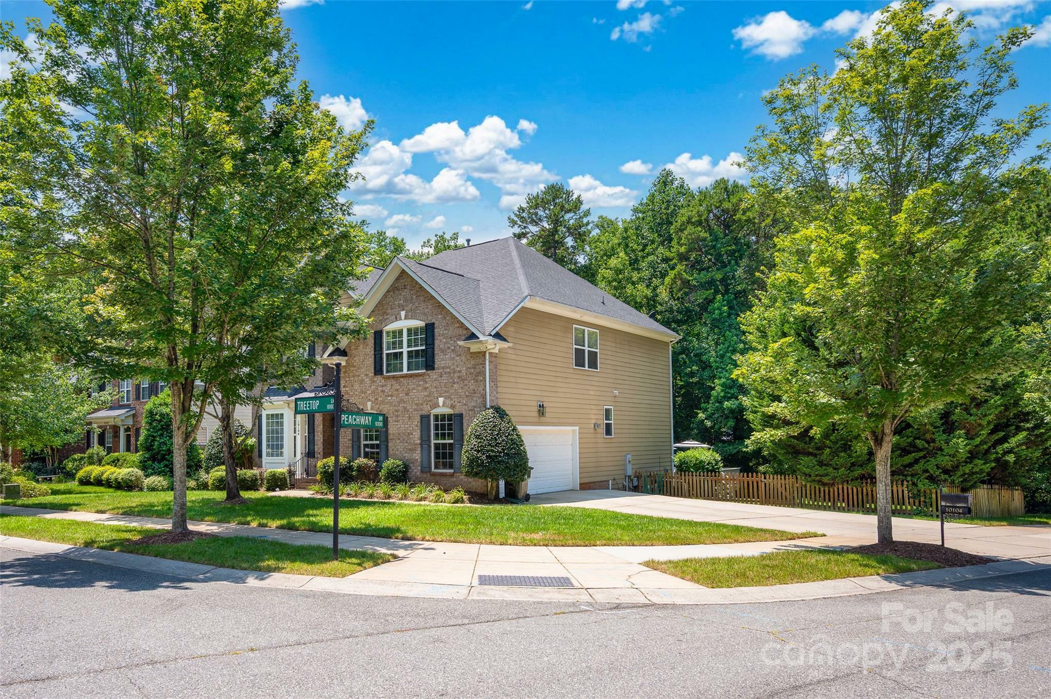 Property Photo:  10104 Treetop Lane  NC 28031 