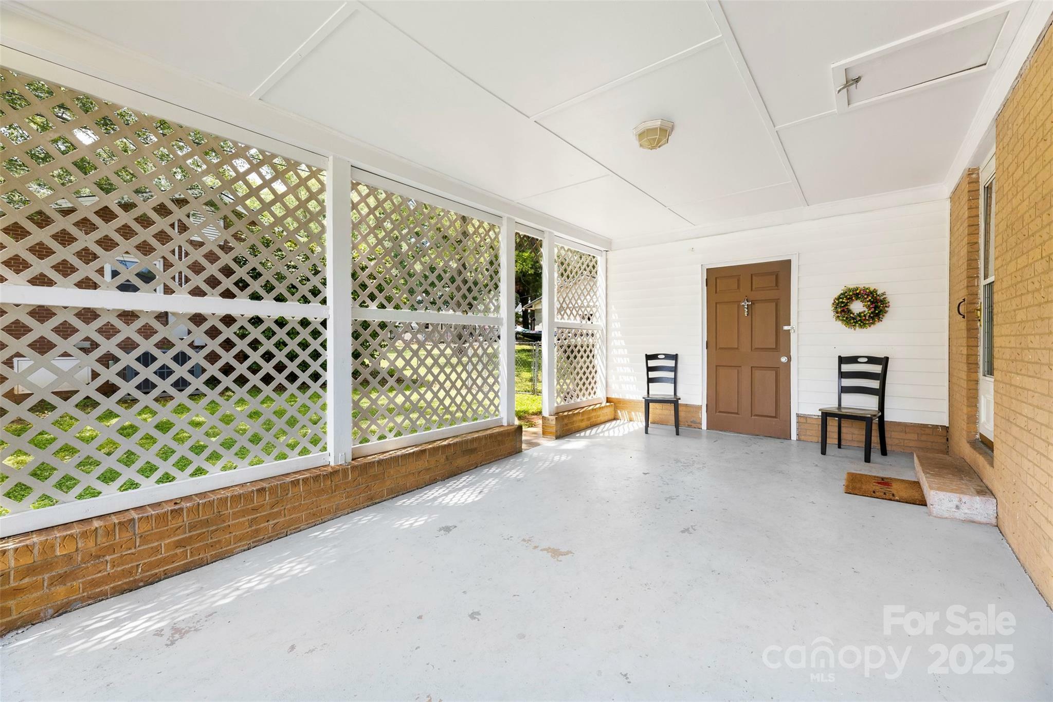 Property Photo: 814 W Gold Street NC 28086