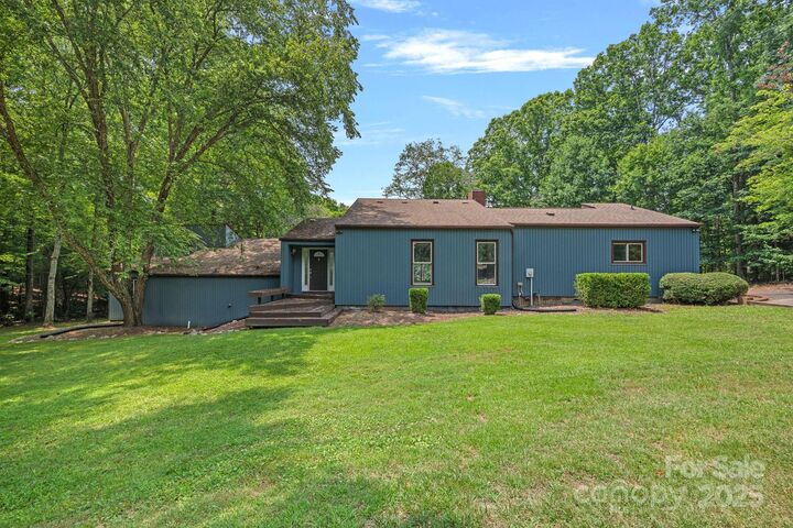 Property Photo: 640 Lochaven Road NC 28173