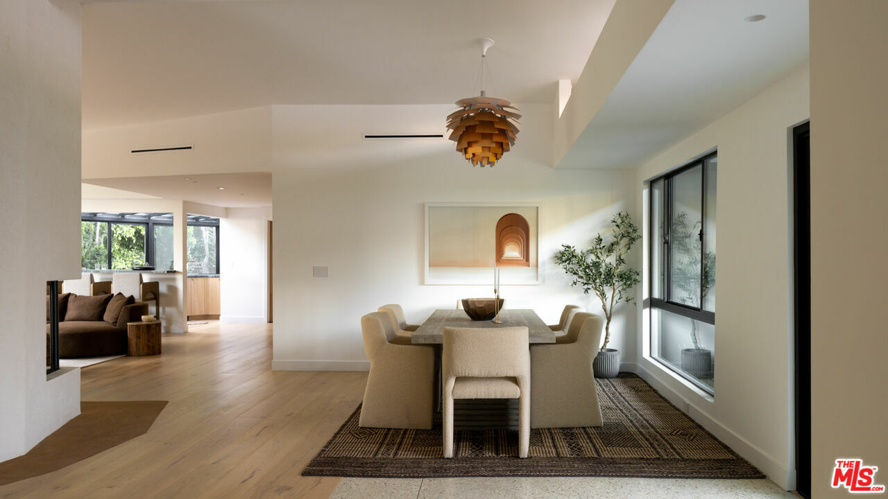 2247 Chelan Pl  Los Angeles CA 90046 photo