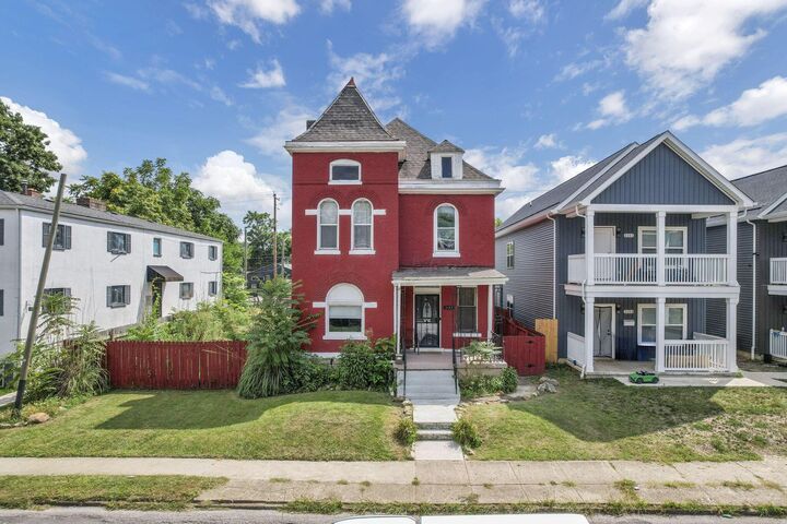Property Photo: 1157 E Livingston Avenue OH 43205