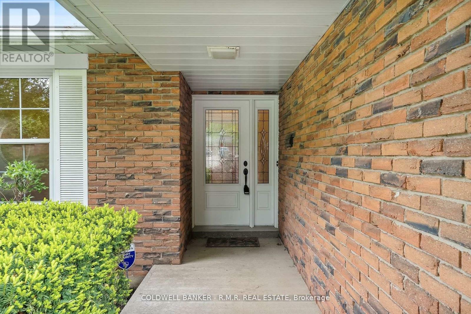 Property Photo:  922 Wyldewood Drive  ON L1G 4G1 