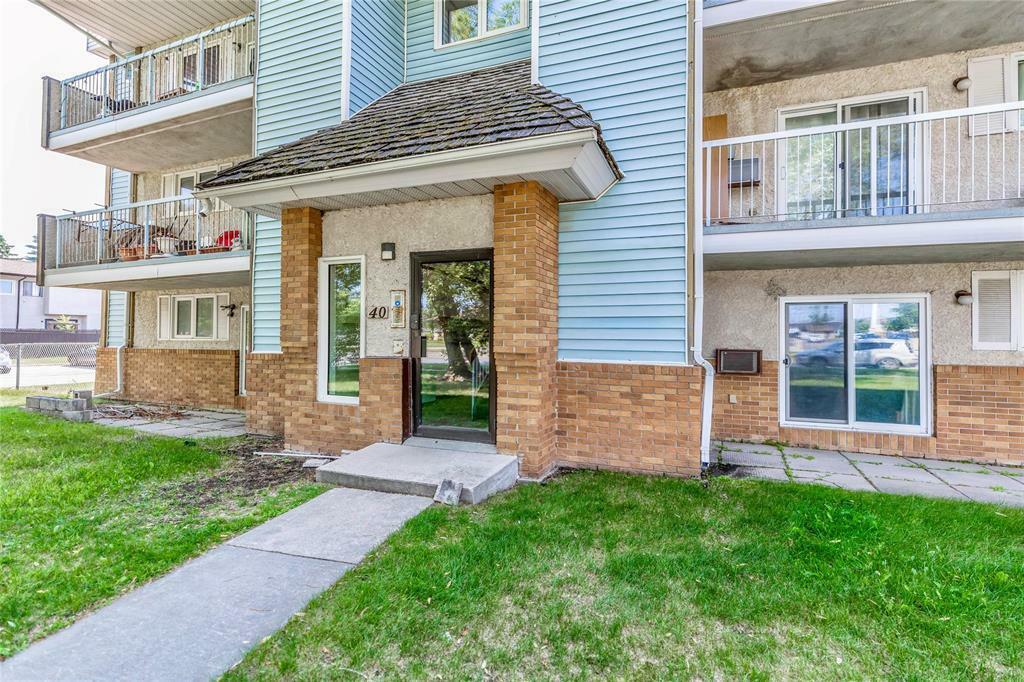 Property Photo: 40 Dalhousie Drive MB R3T 2Y7