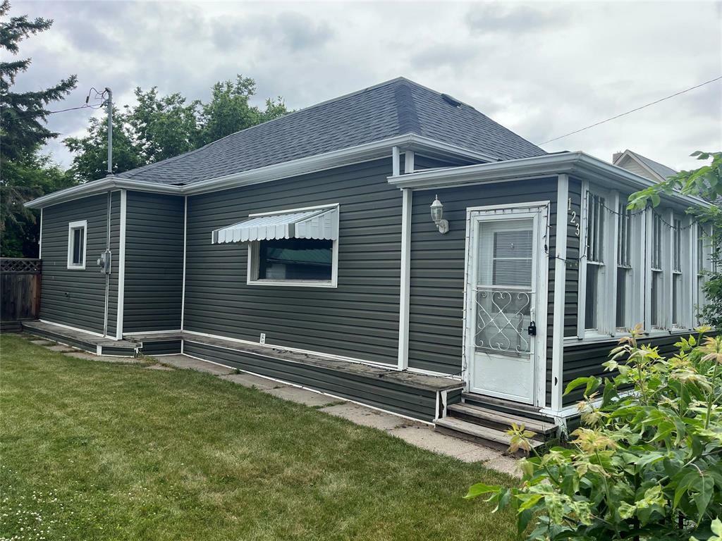 123 Selkirk Street  Carberry MB R0K 0H0 photo
