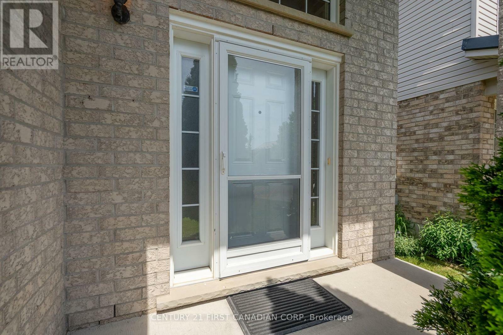 Photo de la propriété: 994 Marigold Street ON N5X 4N8