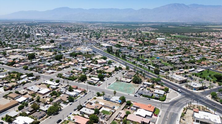 Property Photo: 1423 2nd Street CA 92236