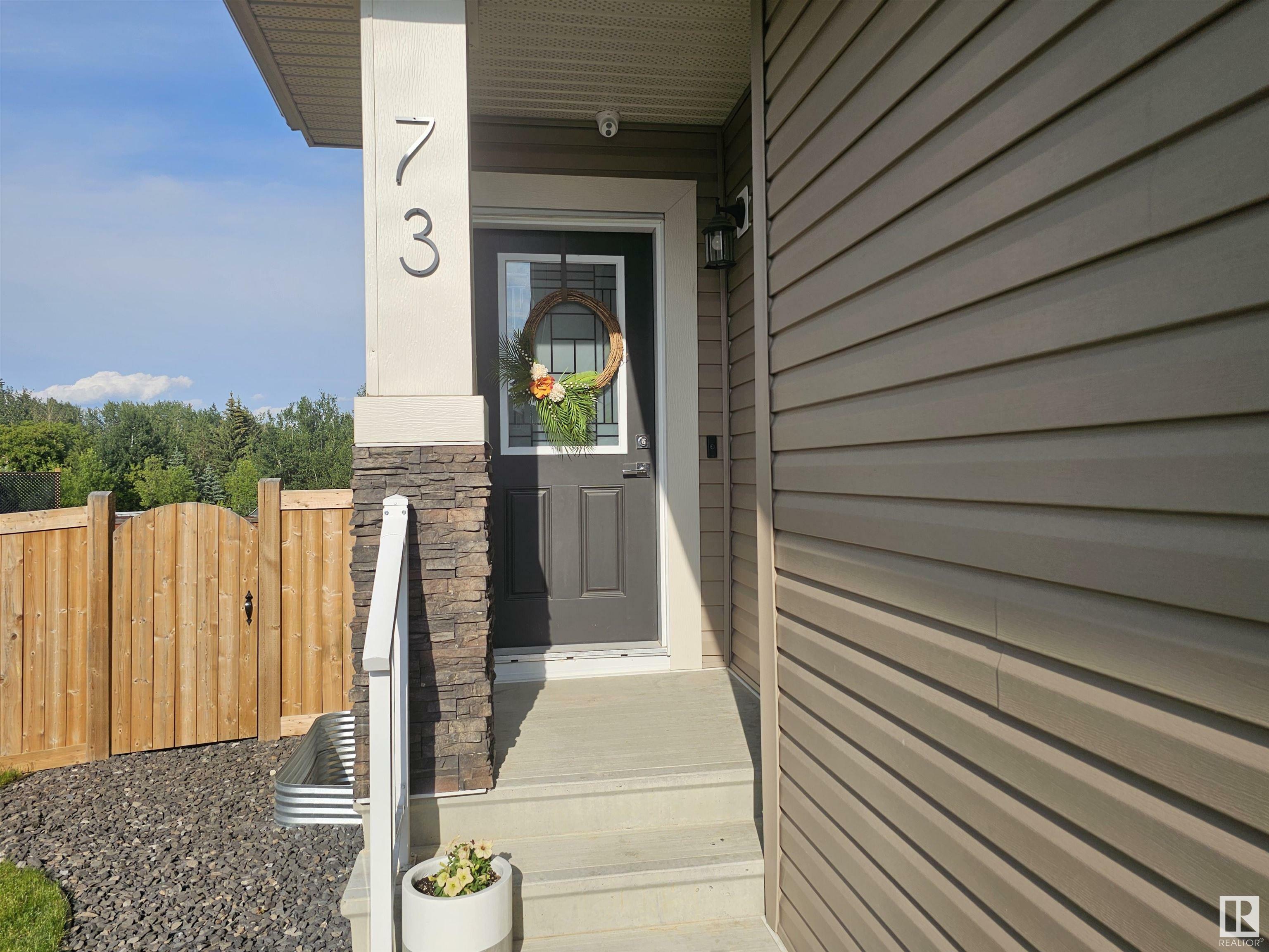Property Photo: 73 Meadowpark Gate AB T7X 0T9