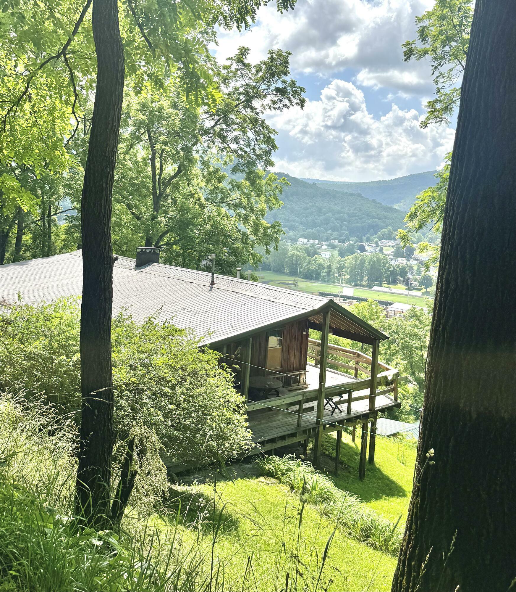 25 E Lynn St  Richwood WV 26261 photo