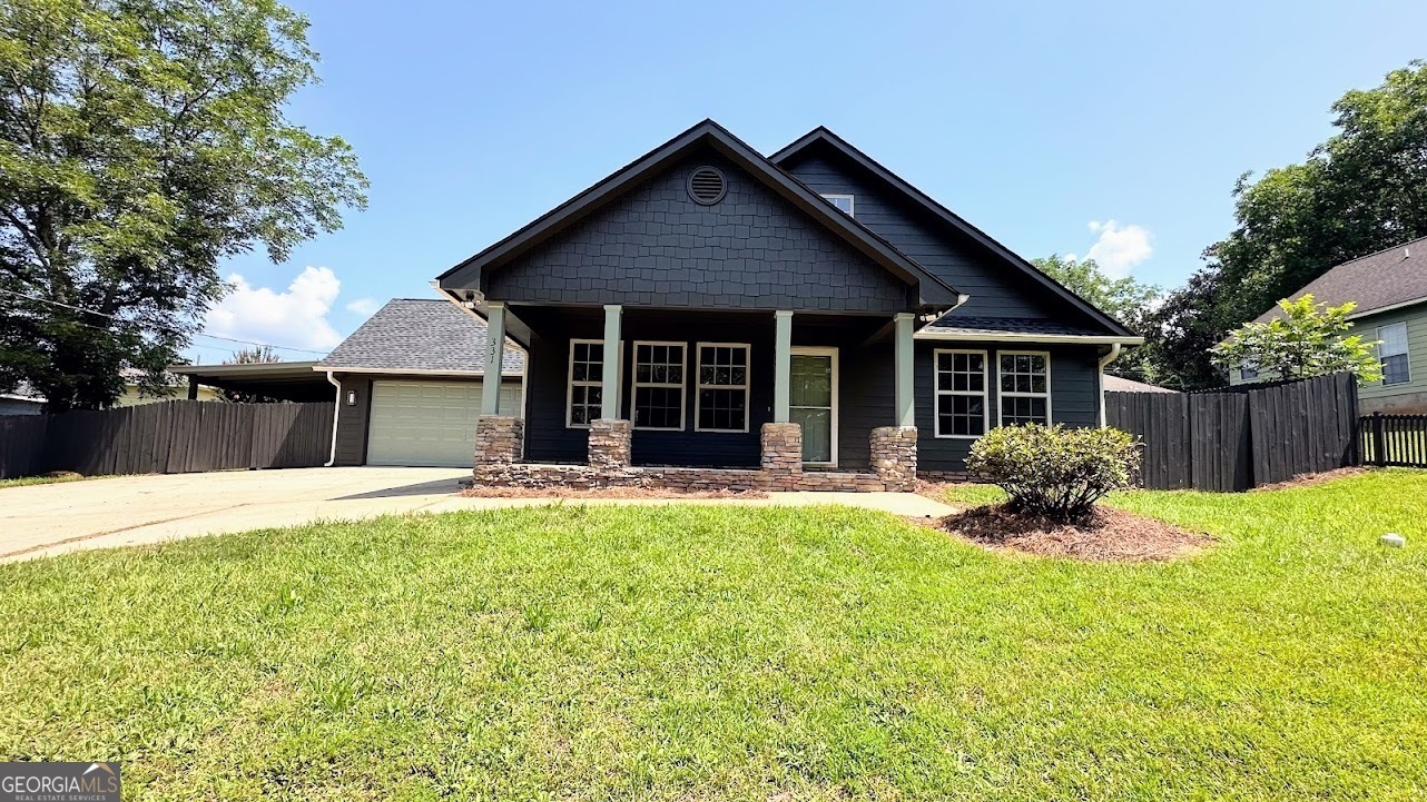 Property Photo: 331 E Columbus Street AL 36853