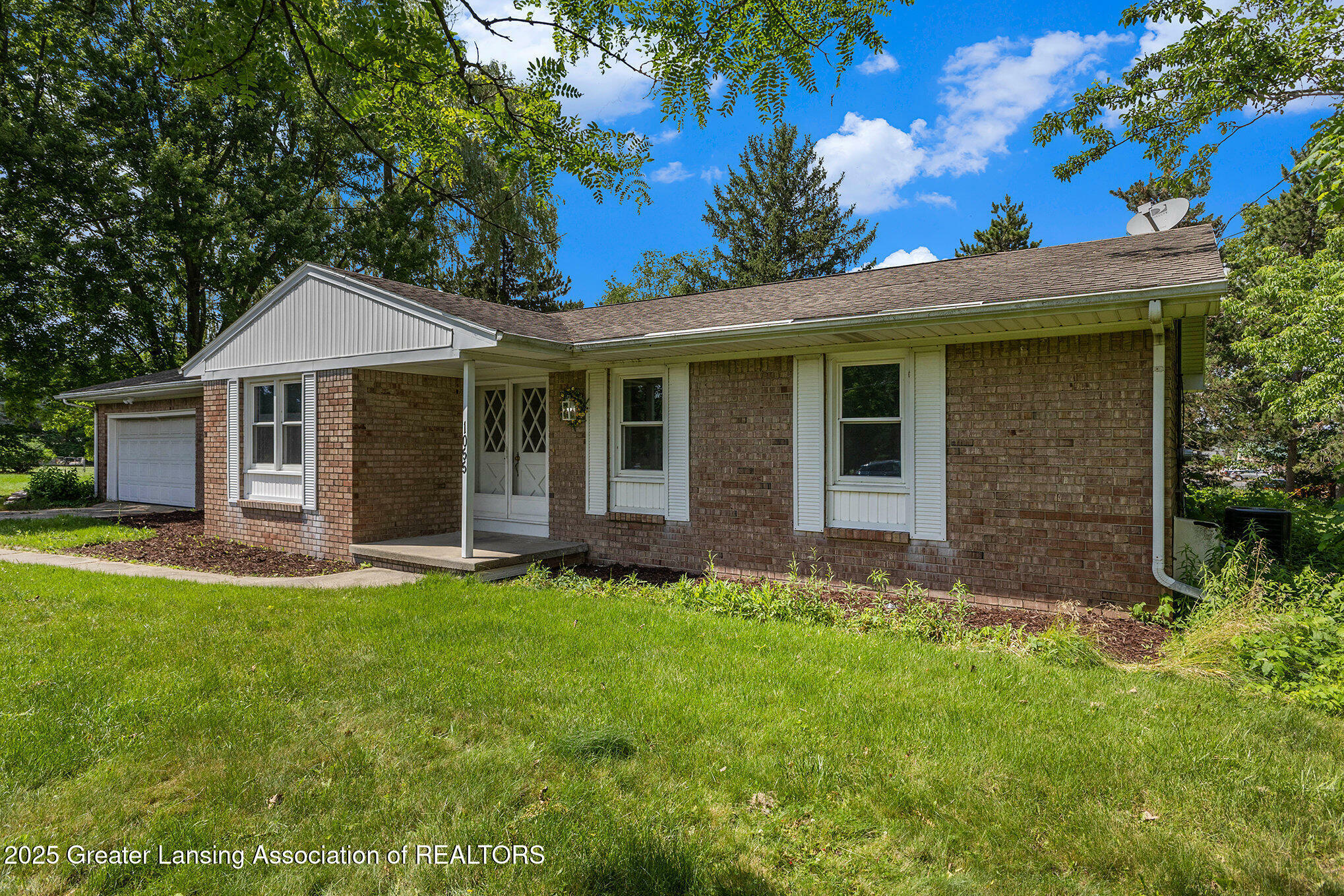 Property Photo: 1055 E Twinbrook Drive MI 48820