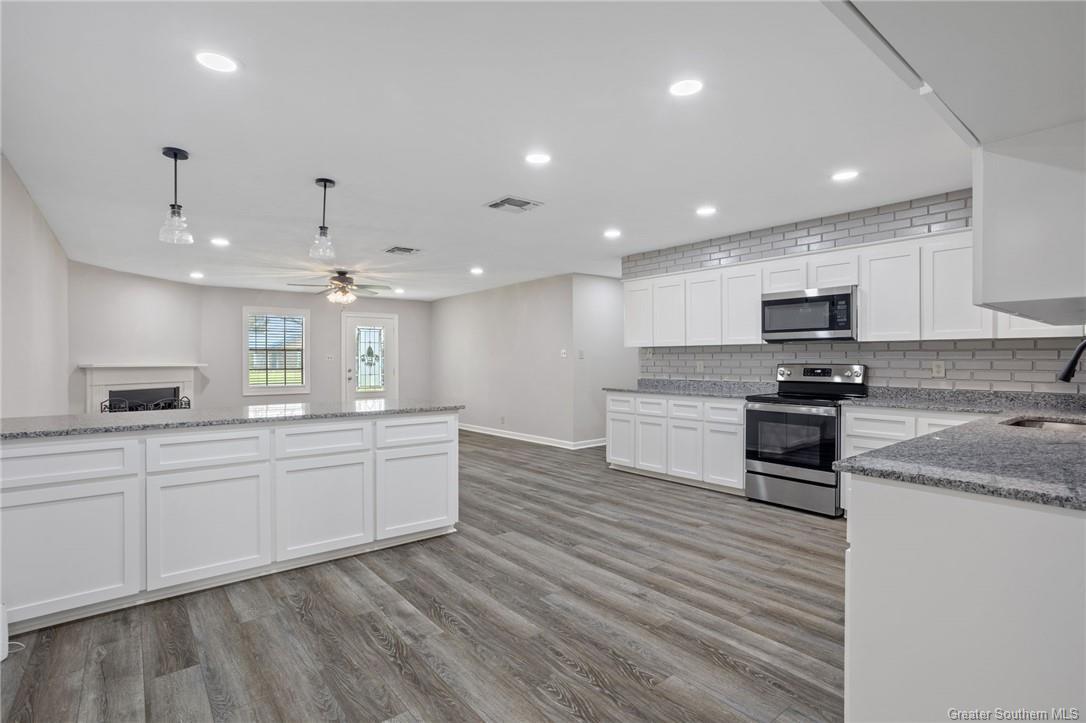 Property Photo: 7032 Terrebonne Drive LA 70605