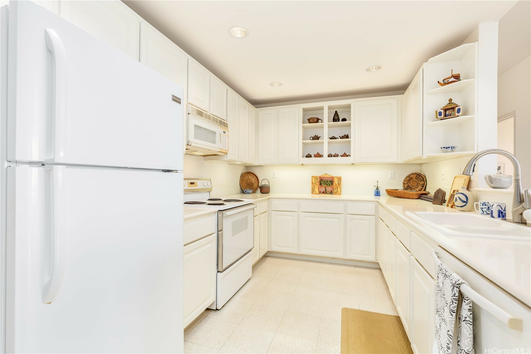 Property Photo: 1349 Moanalualani Way 10H HI 96819