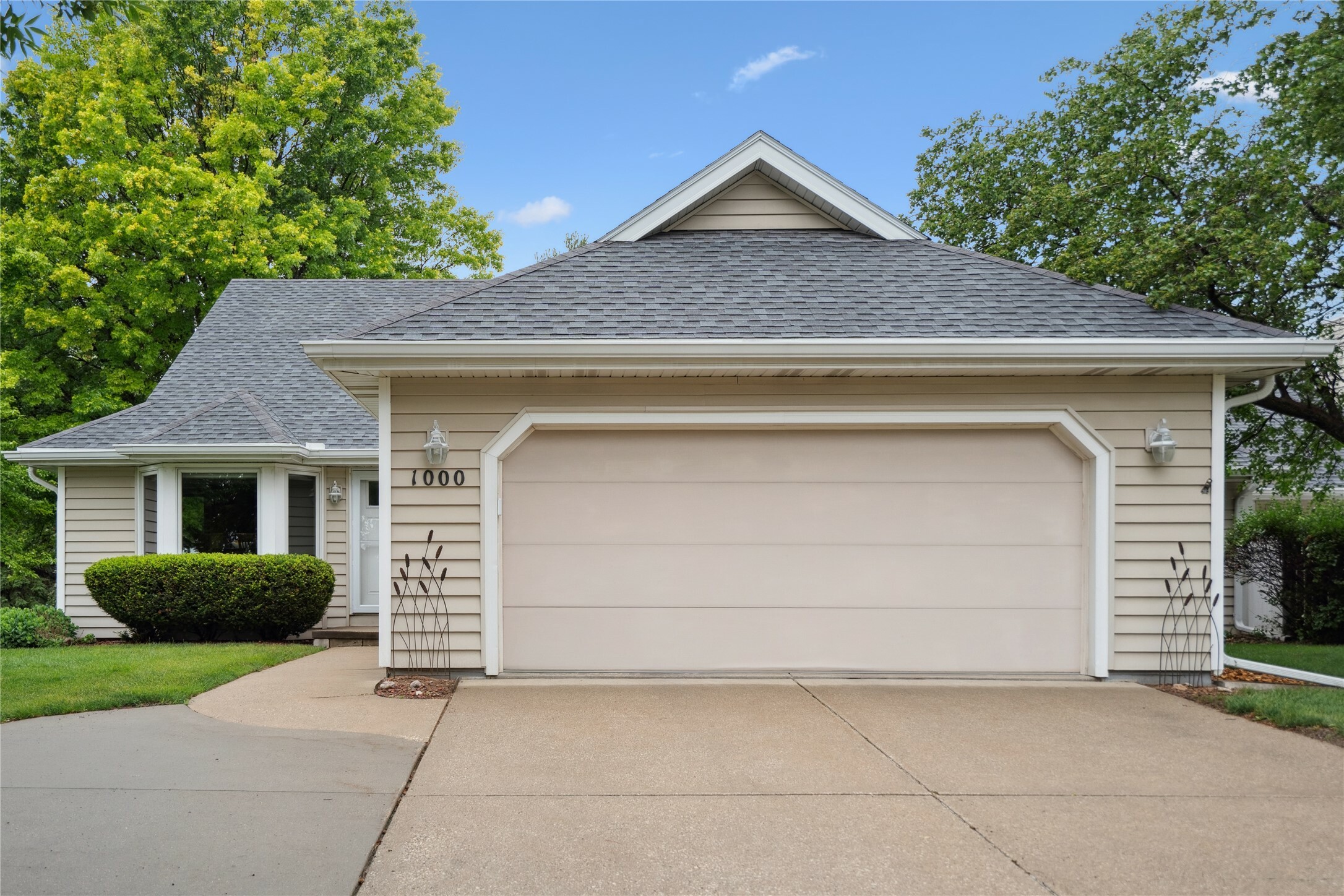 Property Photo: 1000 Prairie View Drive IA 50266