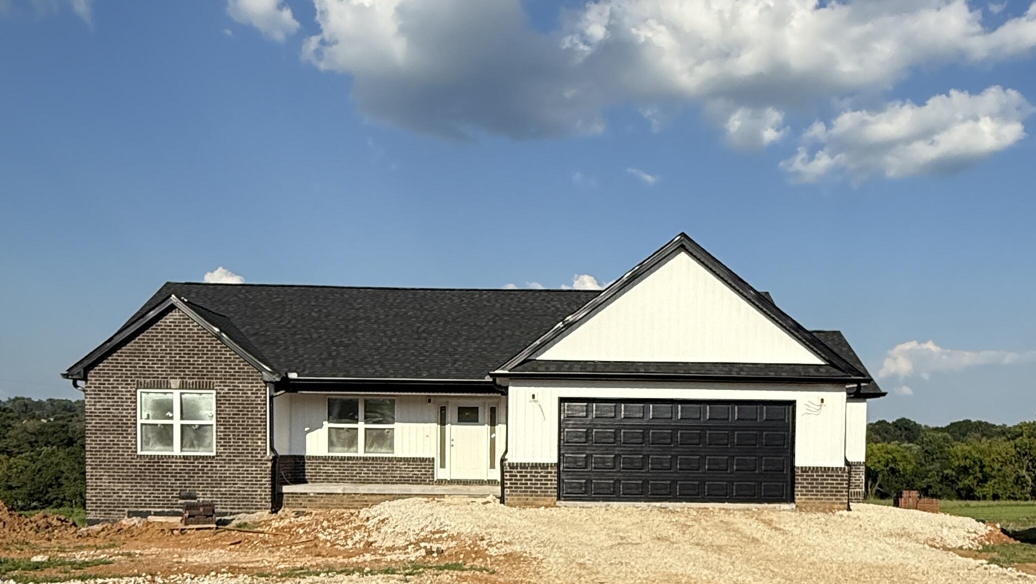Property Photo:  61 Lone Oak Court  KY 42503 