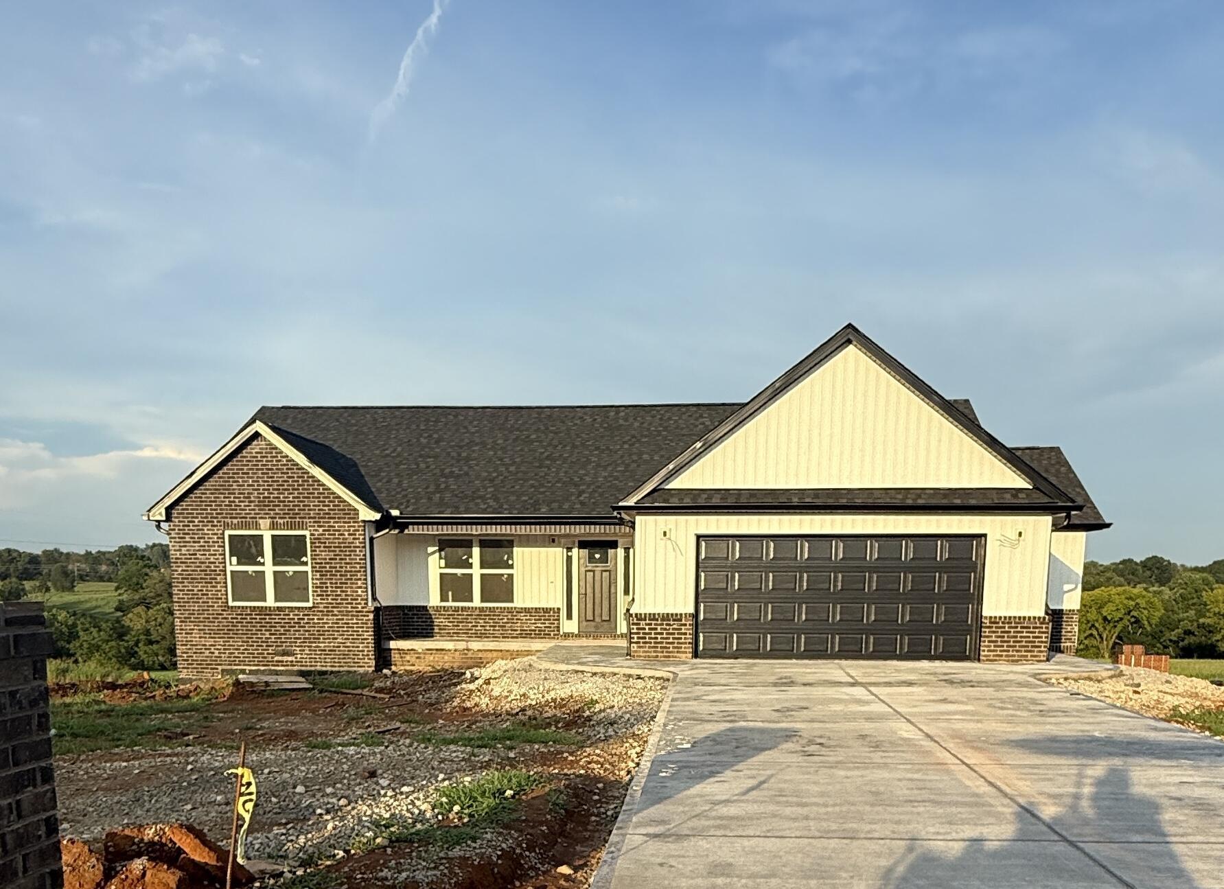 Property Photo:  61 Lone Oak Court  KY 42503 