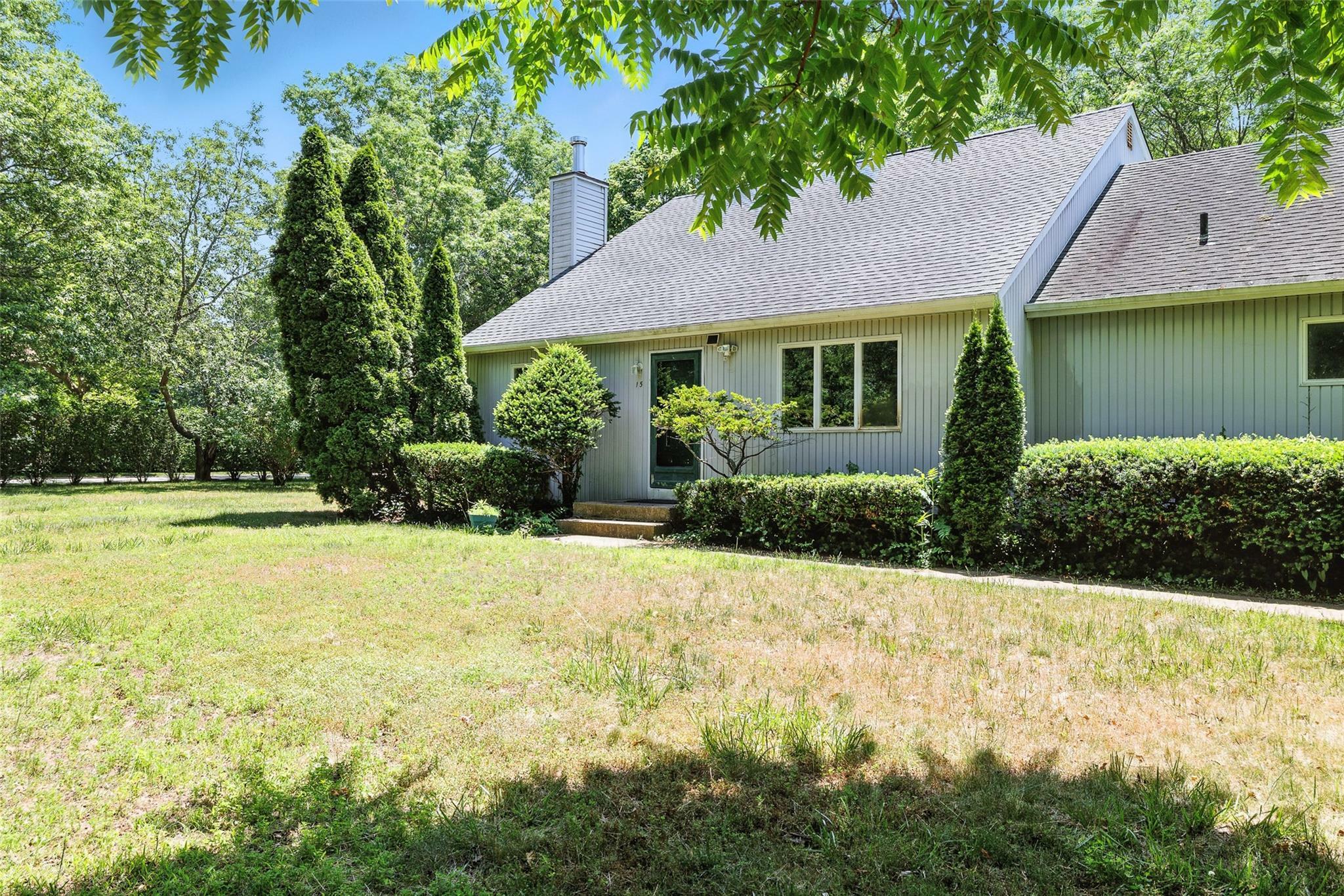 Property Photo: 152 Vista Court NY 11901