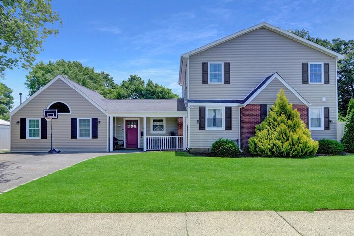 18 Beverly Road  Farmingdale NY 11735 photo